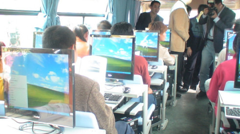 Giờ làm việc của nhân viên sẽ được tính từ lúc nhân viên bước chân lên xe và giờ về được tính khi họ rời xe buýt.