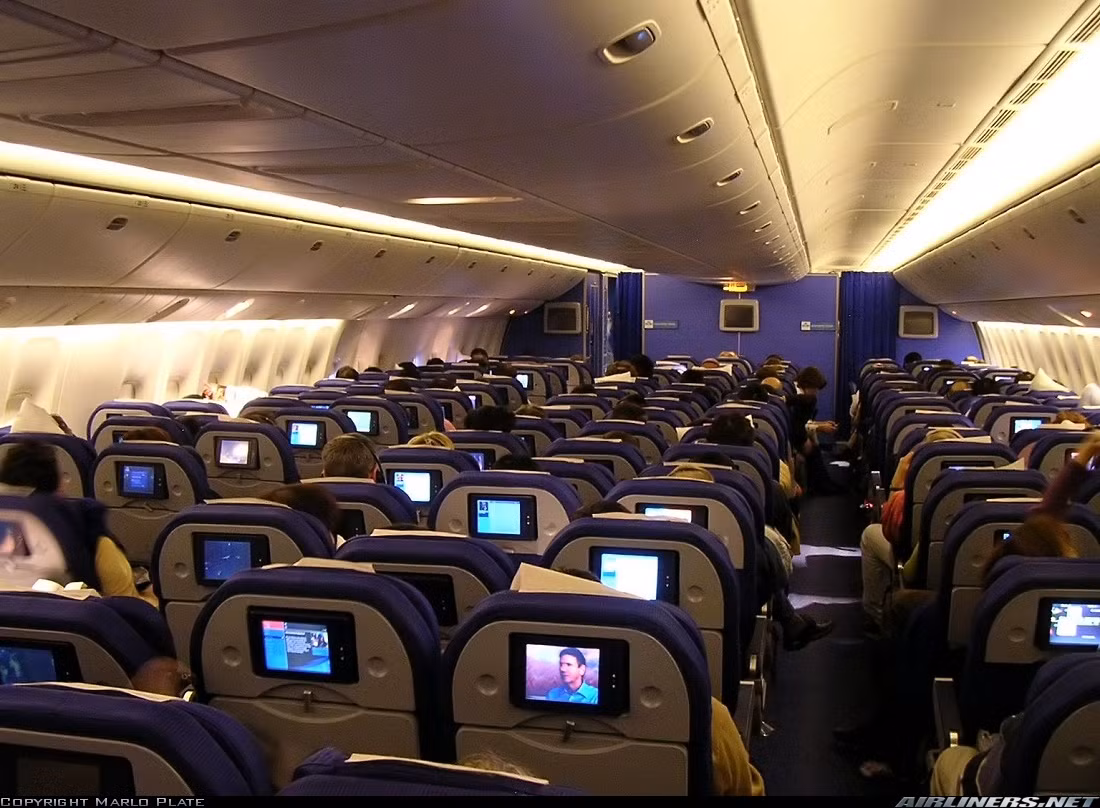 Khoang hạng thường với 247 ghế tiện nghi, thoải mái với màn hình 7 inch sau ghế phục vụ nhu cầu giải trí cho khách hàng.