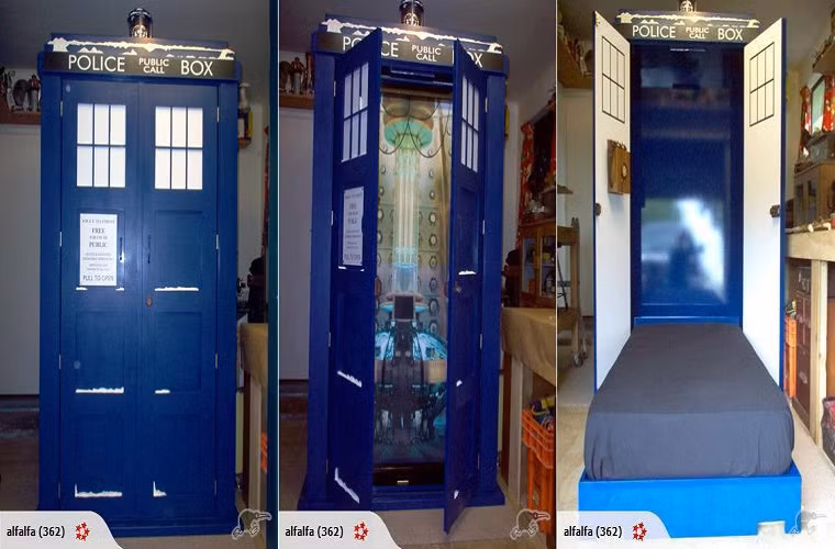 Thật sành điệu khi bạn sắm cả một tủ điện thoại công cộng trong nhà, nhưng thực tế lại là một chiếc đệm êm ái sẵn sàng là nơi ngả lưng cho bạn bất cứ lúc nào.