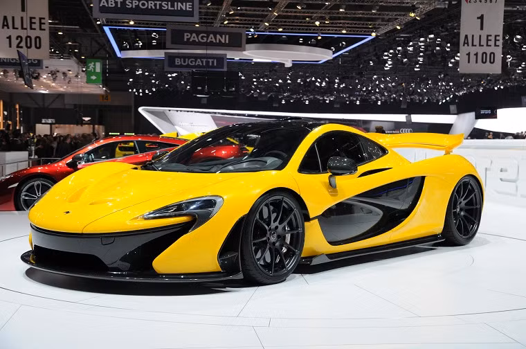 Chiếc McLaren P1 do hãng Mclaren của Anh sản xuất giới thiệu lần đầu tiên tại triển lãm Geneva và đã nhanh chóng có 350 đơn đặt hàng tới tấp đổ về công ty. Đây là 1 trong 3 dòng xe hybrid mới nhất được giới thiệu đầu năm nay.