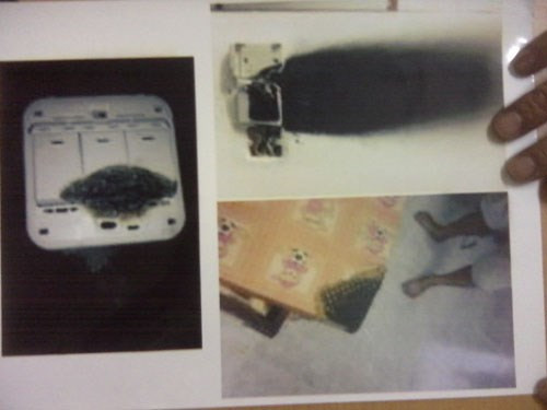 Các vật dụng cháy xem được cho là do cháu Th. tự bốc hỏa thiêu rụi.