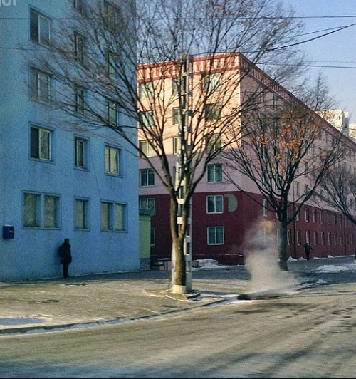 Đường phố vắng vẻ buổi sáng sớm tại thủ đô Bình Nhưỡng.