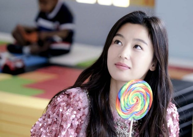 Người đẹp trong phim 'Chuyện tình biển xanh' sản xuất năm 2017. Người đẹp trong phim 'Chuyện tình biển xanh' sản xuất năm 2017.