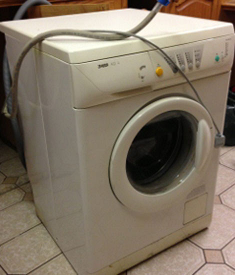 Chỉ một phút lơ là, không chú ý của cha mẹ, 2 bé gái Trung Quốc đã gặp tai nạn và chết thảm trong máy giặt.