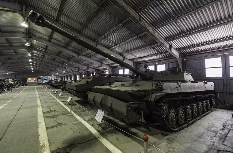 Xe tăng lội nước hạng nhẹ PT-85.