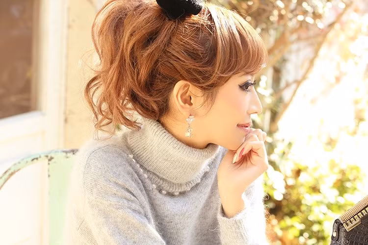 Với công việc này, cộng với nguồn thu nhập từ các shop hàng online của mình, mỗi tháng Mimi Ichigo kiếm được số tiền khổng lồ, khoảng 120 nghìn USD.