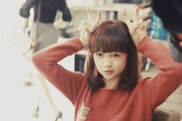 Mới công khai chuyện tình cảm, Mờ Naive nhận được rất nhiều câu hỏi của các fan, bạn bè theo dõi cô trên mạng. Trên trang cá nhân có hơn 500 nghìn người theo dõi của Mờ Naive, chủ đề cô nàng có người yêu đang được dân tình bàn tán rôm rả.