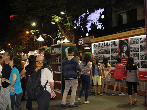 Ngày hội sách về chủ đề Đại tướng Võ Nguyên Giáp sẽ mang đến hơn 20.000 cuốn sách khác nhau và được bán với giá rất trẻ. Những bạn trẻ ham học hỏi, thích đọc sách ở Hà Nội đừng quên dành thời gian trong dịp nghỉ lễ để đến ngày hội bổ ích này.