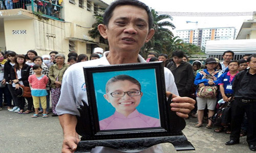 Chị Thu may mắn được người dân phát hiện cứu thoát. Riêng Thảo bị nước cuốn trôi, sau hai giờ mới được tìm thấy nhưng đã không qua khỏi. Chị Thu may mắn được người dân phát hiện cứu thoát. Riêng Thảo bị nước cuốn trôi, sau hai giờ mới được tìm thấy nhưng đã không qua khỏi.