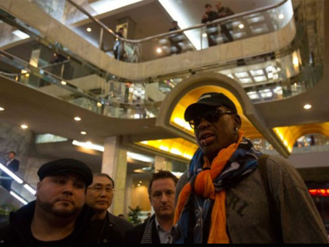 Rodman thu hút sự chú ý của mọi người khi xuất hiện ở khách sạn Koryo, Bình Nhưỡng.