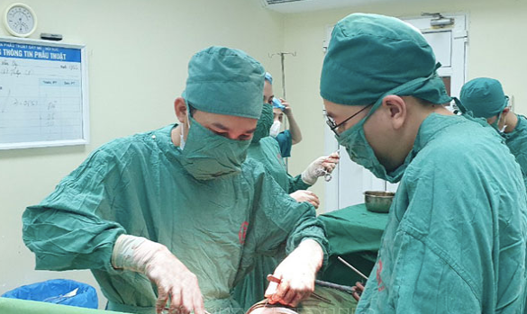 Phát hiện ung thư sau đợt đau thắt lưng, 1 tháng sụt 5kg, dấu hiệu cảnh báo Phat hien ung thu sau dot dau that lung, 1 thang sut 5kg, dau hieu canh bao