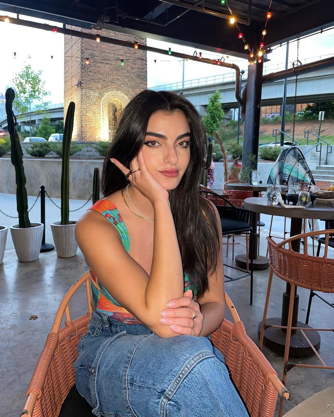 Tay dua tro thanh nguoi mau noi y-Hinh-6