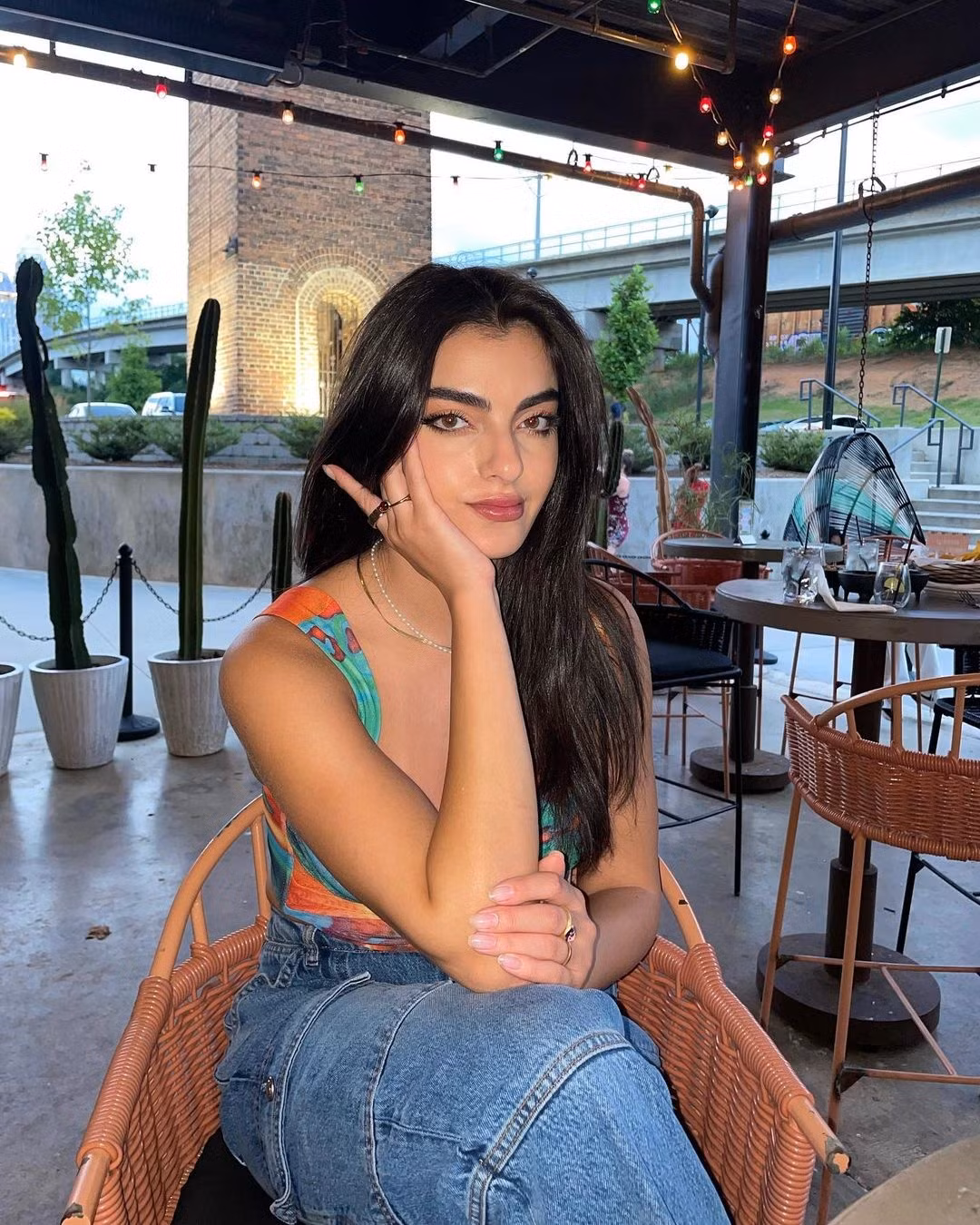 Tay dua tro thanh nguoi mau noi y-Hinh-6