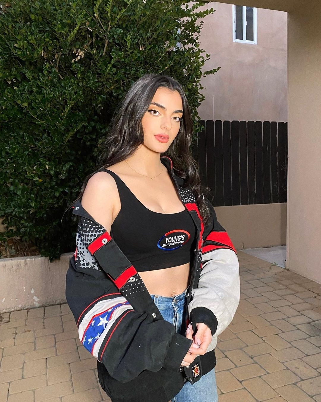 Tay dua tro thanh nguoi mau noi y-Hinh-2