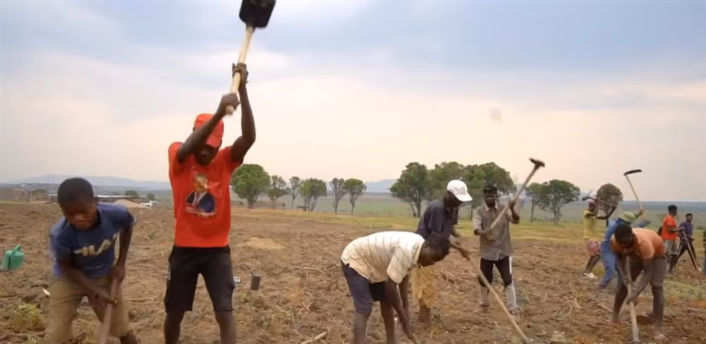 Quang Linh Vlog boi thu tren manh dat can coi o chau Phi-Hinh-10