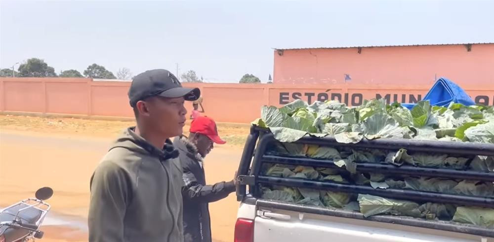 Quang Linh Vlog boi thu tren manh dat can coi o chau Phi-Hinh-6