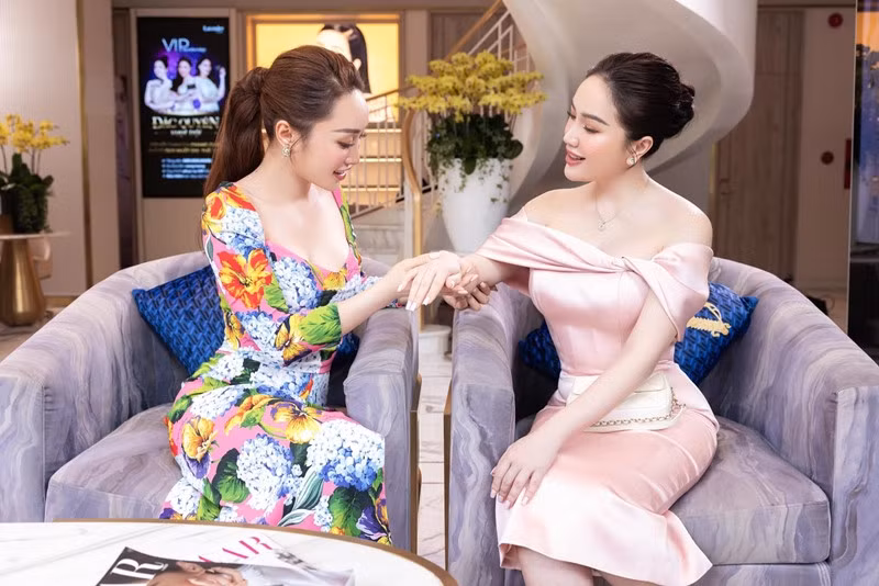 Nhan sắc quyến rũ 'trông mòn con mắt' của Bảo Thy và vợ Chi Bảo - Hình 6 Nhan sac quyen ru 'trong mon con mat' cua Bao Thy va vo Chi Bao-Hinh-6