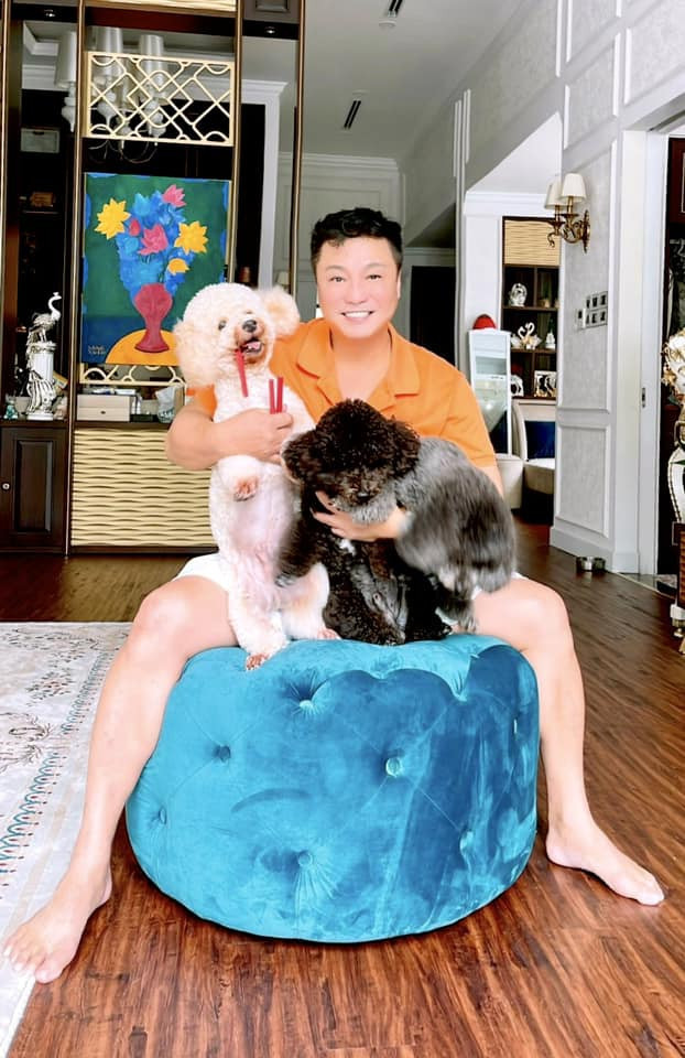 Ly Hung tuoi 53 song lanh manh, choi voi thu cung cho do co don