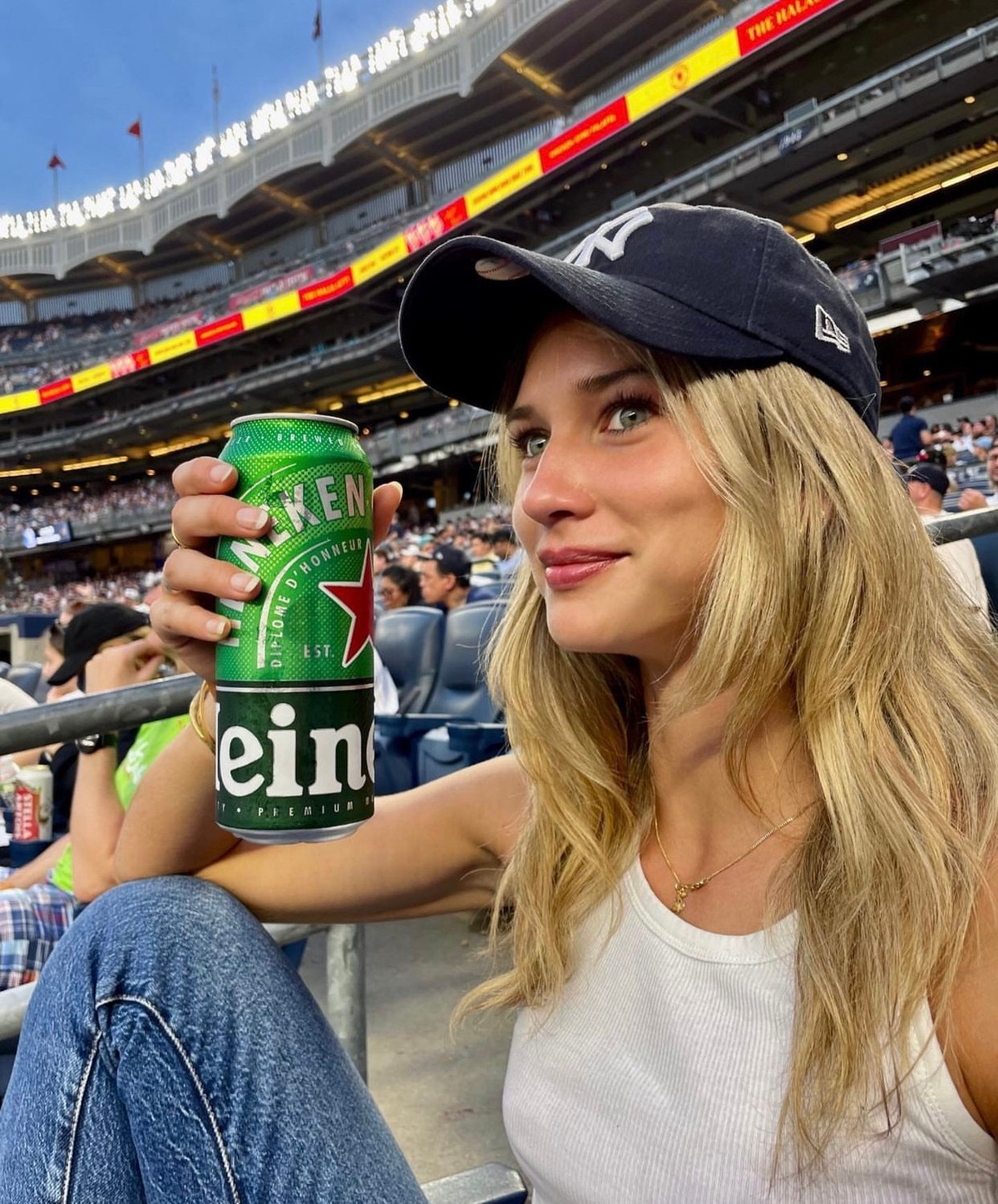 Eric Dier hen ho tinh cu nong bong cua Alexis Sanchez-Hinh-4