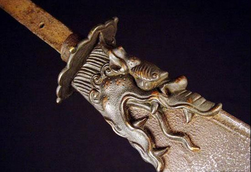 Quan Vũ chưa từng “được” cầm Thanh Long Yển Nguyệt đao? - Hình 2 Quan Vu chua tung “duoc” cam Thanh Long Yen Nguyet dao?-Hinh-2