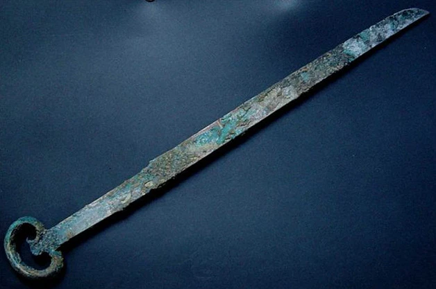 Quan Vũ chưa từng “được” cầm Thanh Long Yển Nguyệt đao? - Hình 3 Quan Vu chua tung “duoc” cam Thanh Long Yen Nguyet dao?-Hinh-3