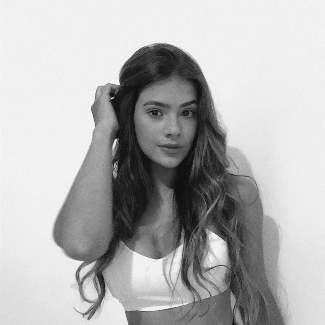 Raiane Lima: Bong hong toc nau ben Gabriel Jesus-Hinh-5