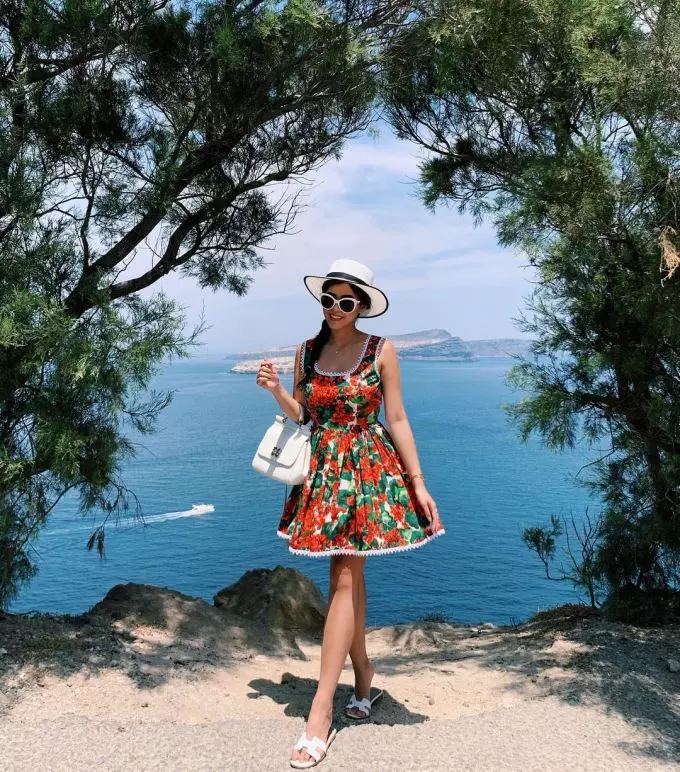 Đỗ Mỹ Linh thay đổi phong cách khi vi vu trời Tây cùng bạn trai, netizen 'ngã ngửa' khi soi giá outfit - Hình 5 Do My Linh thay doi phong cach khi vi vu troi Tay cung ban trai, netizen 'nga ngua' khi soi gia outfit-Hinh-5