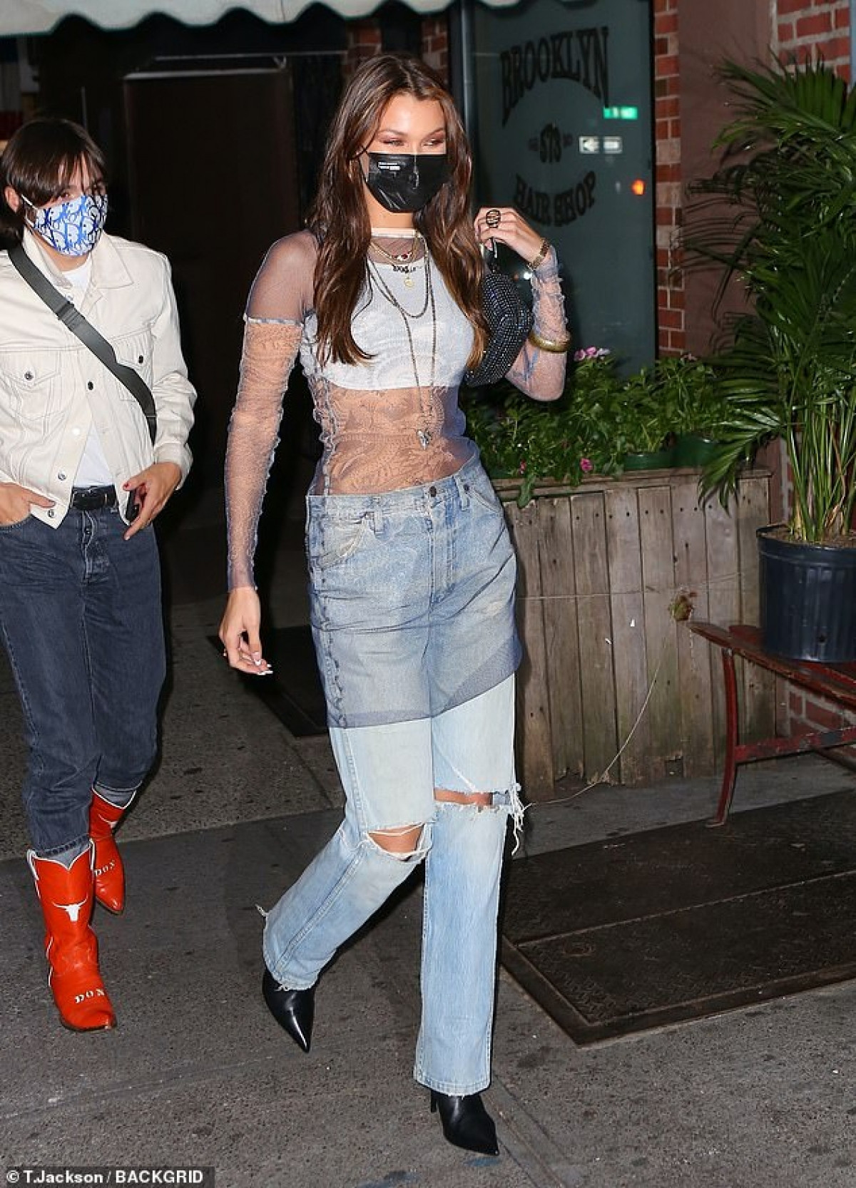 Tuy nhiên, cô đã có nhiều buổi tiệc vui vẻ cùng bạn bè từ vài ngày nay.