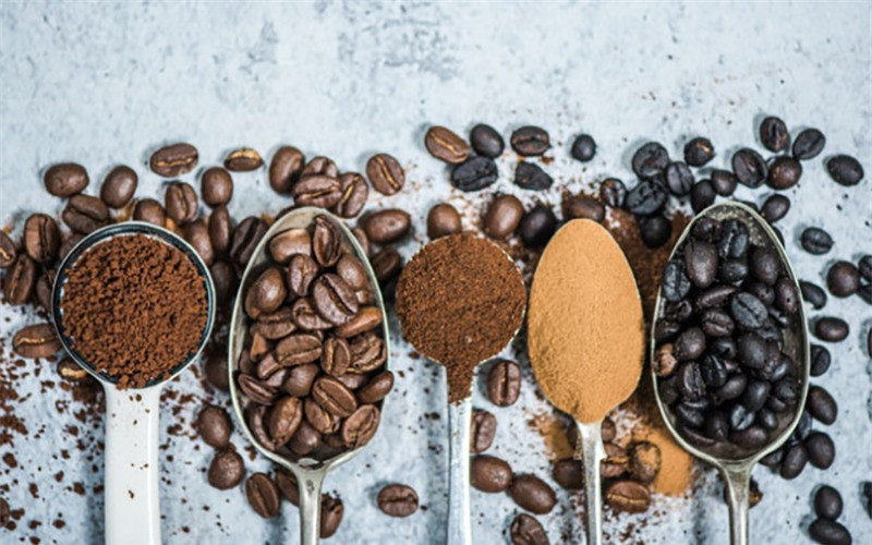 Caffeine: Phụ nữ uống nhiều hơn 3 cốc cà phê mỗi ngày sẽ có ít cơ hội thụ thai hơn 50%. Đó là vì caffeine làm giảm hiệu quả của canxi được hấp thụ trong cơ thể chúng ta. Cơ thể thiếu canxi không thể dễ dàng thụ thai.