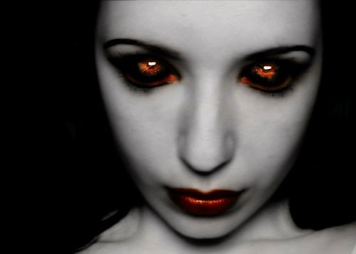 Huýt sáo trong nhà là điều cấm kỵ ở Mông Cổ. Bởi lẽ, người ta tin rằng điều đó có nghĩa gọi ma quỷ vào trong nhà.