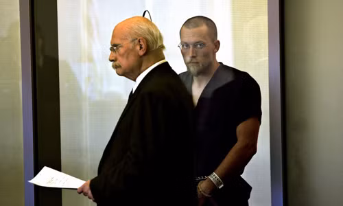 Chân dung hung thủ Eric Copple (bị còng tay) đã sát hại Leslie Mazzara và Adriane Insogna.