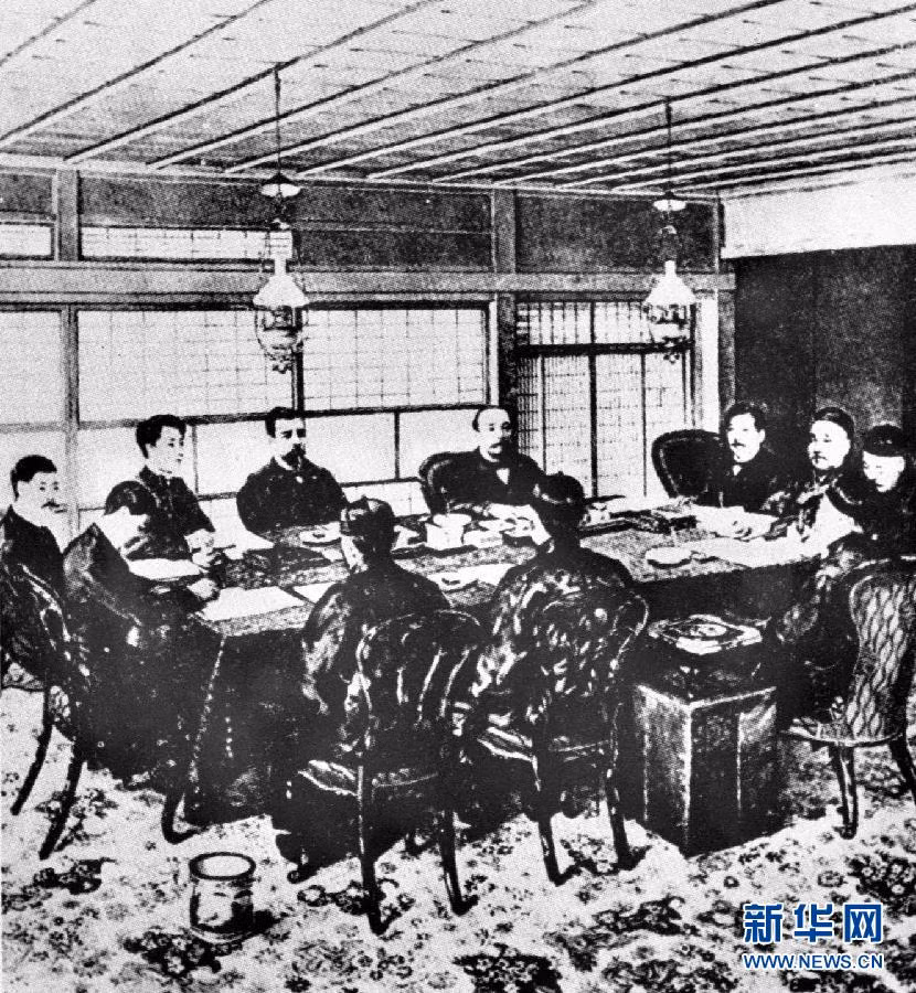 Cận cảnh giờ phút quan trọng nhà Thanh và Nhật Bản ký Hiệp ước Shimonoseki ngày 17/4/1895. Theo đó, Trung Quốc buộc phải trao Đài Loan và các vùng đảo nằm xa đất liền cho Nhật Bản cùng với đó là khoản bồi thường chiến phí lớn.