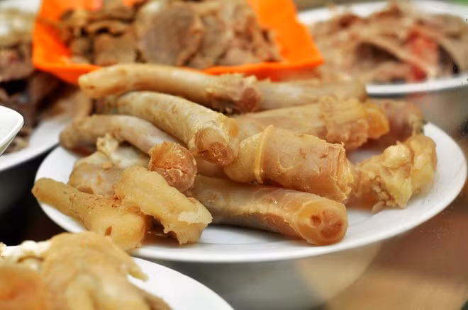 Người Việt tận dụng gần như triệt để mọi bộ phận của động vật để chiến biến thức ăn. Thậm chí, bộ phận càng “hiểm hóc” lại càng thành đặc sản, chẳng hạn như pín bò.