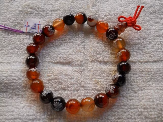 Loại đá quý hợp vận với người sinh ngày 4/10 là đá mã não, Hessonite.