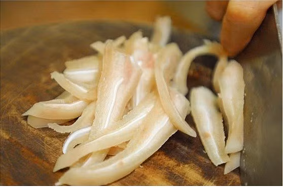 Thịt lưỡi hay tai trộn thính không chỉ là đồ nhắm của đàn ông mà còn được lòng các chị em phụ nữ.