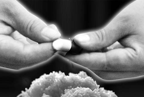 Trong thời gian từ năm 1971 - 1983, sát nhân bệnh hoạn Kraft đã giết 16 người. Tên sát nhân bệnh hoạn trên thường gây án theo cùng một phương thức đó là mời người tình đồng giới về nhà để đánh thuốc mê rồi giết họ. Sau đó, y đặt thi thể nạn nhân trên ghế để chụp ảnh.