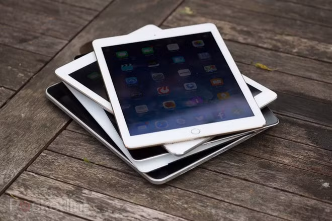 iPad Air 2 đã bắt đầu cho nhận đặt trước trên website của Apple và một số nhà mạng. Model này có giá khởi điểm từ 499 USD. Tại Việt Nam, một số nhà bán lẻ dự đoán, iPad Air 2 sẽ có giá khoảng 12,5 triệu đồng khi về nước.