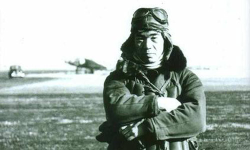 Một trong những chiến tích vang dội của phi công Hiroyoshi đó là bắn hạ 6 máy bay tiêm kích Grumman F4F Wildcats (Mèo hoang) tại Guadalcanal ngày 2/11/1942.