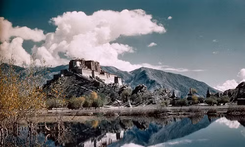 Cung điện Potala tuyệt đẹp ở Tây Tạng. Công trình tráng lệ này được UNESCO công nhận là Di sản thế giới vào năm 1994.