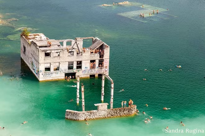 Vào năm 1991, Liên Xô sụp đổ và Estonia trở thành quốc gia độc lập. Kể từ đó, hoạt động khai thác đá vôi ở Rummu chấm dứt.