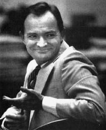 Sau đó một thời gian, y bỏ việc ở Không quân Mỹ và làm người pha chế tại một quán bar dành cho dân đồng tính. Lần đầu tiên sát nhân Kraft giết người được cho là vào tháng 9/1971, khi hắn 26 tuổi. Nạn nhân của y đều là làm giới có độ tuổi từ 18 - 25.