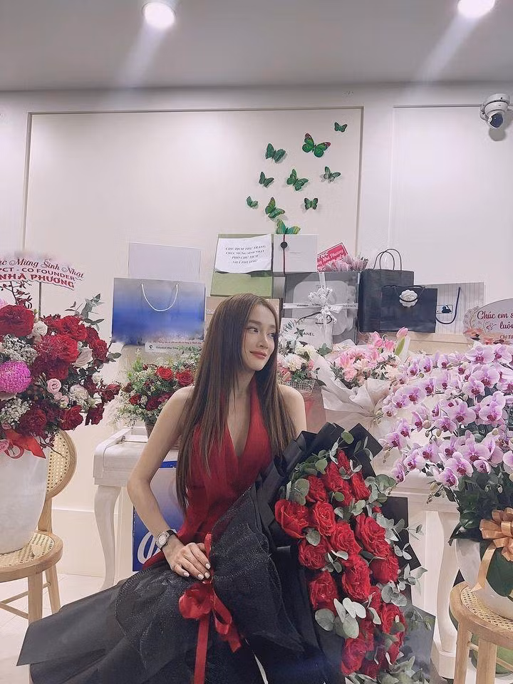 Nha Phuong gay go tro xuong uc giua luc dang mang bau lan 2