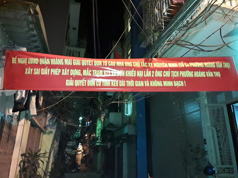 Nguoi dan nom nop lo so song duoi cot ang ten cua Giam doc taxi Nguyen Minh-Hinh-2