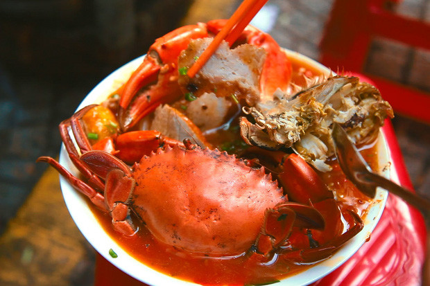 Quán bánh canh cua vỉa hè ngon nức tiếng, bát đắt nhất lên đến 200.000 đồng - Hình 6 Quan banh canh cua via he ngon nuc tieng, bat dat nhat len den 200.000 dong-Hinh-6