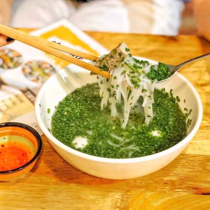 Dac san banh canh nuc tieng Phu Yen re ma ngon liu luoi-Hinh-6