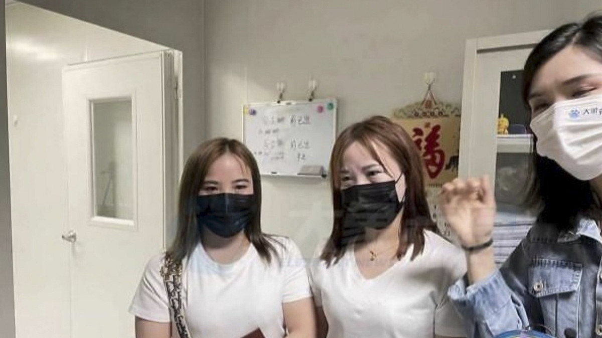 Tim thay chi em song sinh sau 29 nam nho video tren mang-Hinh-3