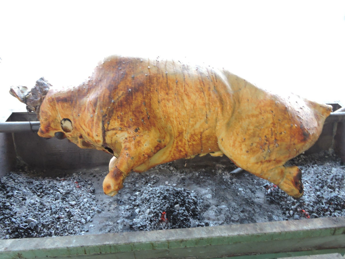 Đặc sản bê thui xứ Quảng khách lũ lượt kéo đến ăn nhờ hương vị rất riêng - Hình 2 Dac san be thui xu Quang khach lu luot keo den an nho huong vi rat rieng-Hinh-2