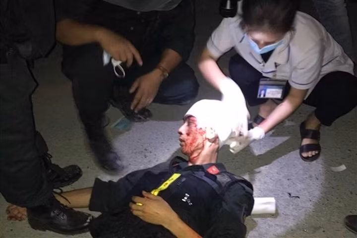 Bao ve thiet bi dien gio, nhieu cong an bi danh: Khoi to vu an