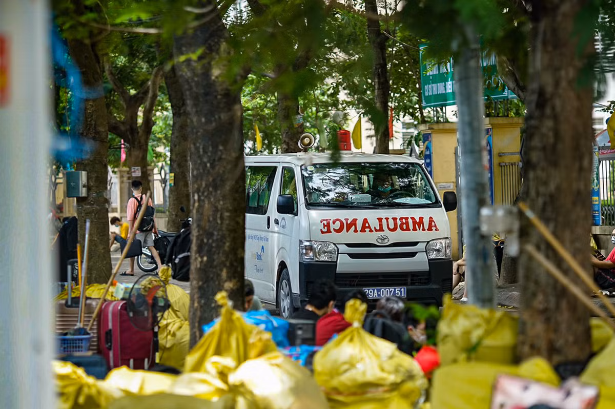 Sinh vien roi Phap Van-Tu Hiep, nhuong cho cho co so dieu tri COVID-19-Hinh-7