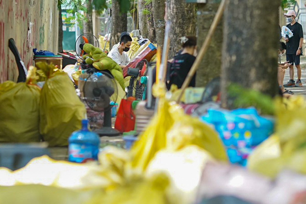 Sinh vien roi Phap Van-Tu Hiep, nhuong cho cho co so dieu tri COVID-19-Hinh-2